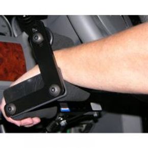 Arm using a steering wheel aid